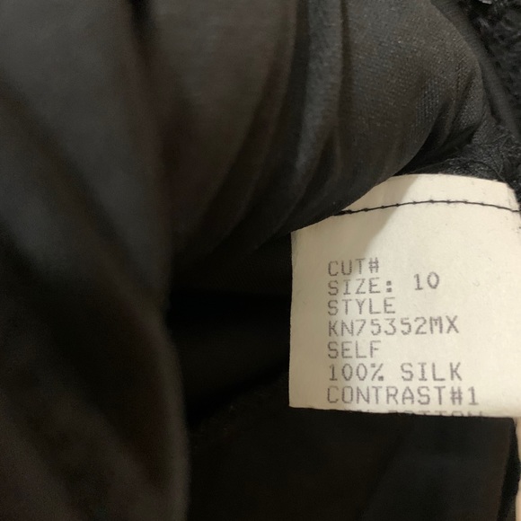 TADASHI SHOJI!! Elegant black gown. - Picture 5 of 6